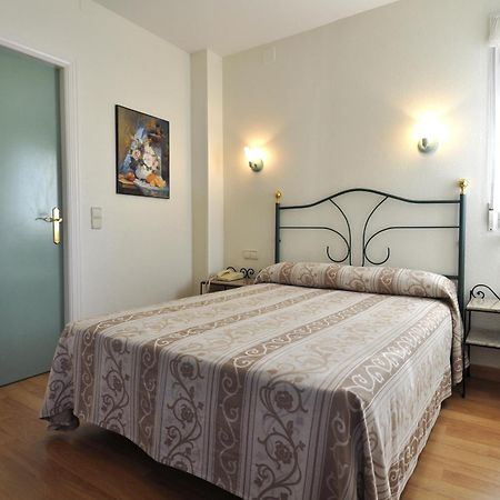 Hotel Apartamentos Aralso Sotillo La Lastrilla Rum bild