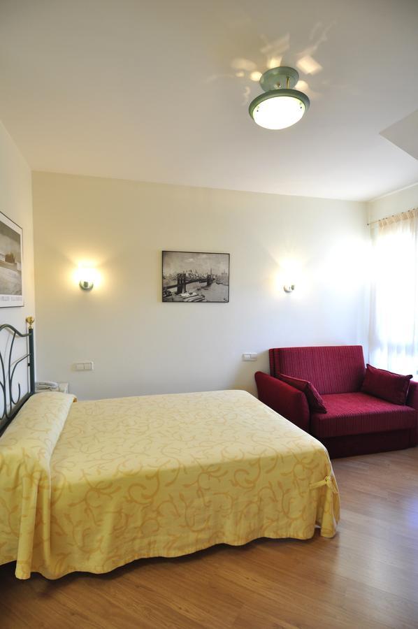 Hotel Apartamentos Aralso Sotillo La Lastrilla Exteriör bild